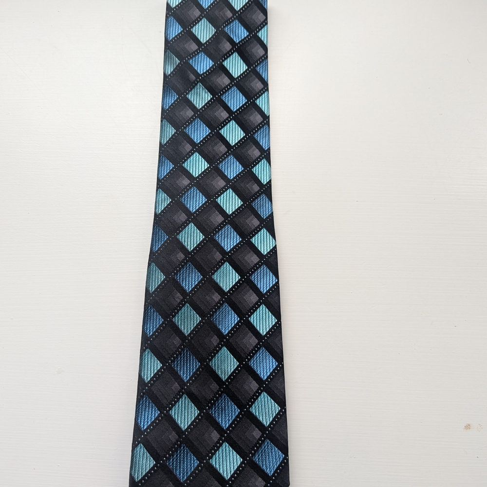 Claiborne Blue and Black Geometric Tie